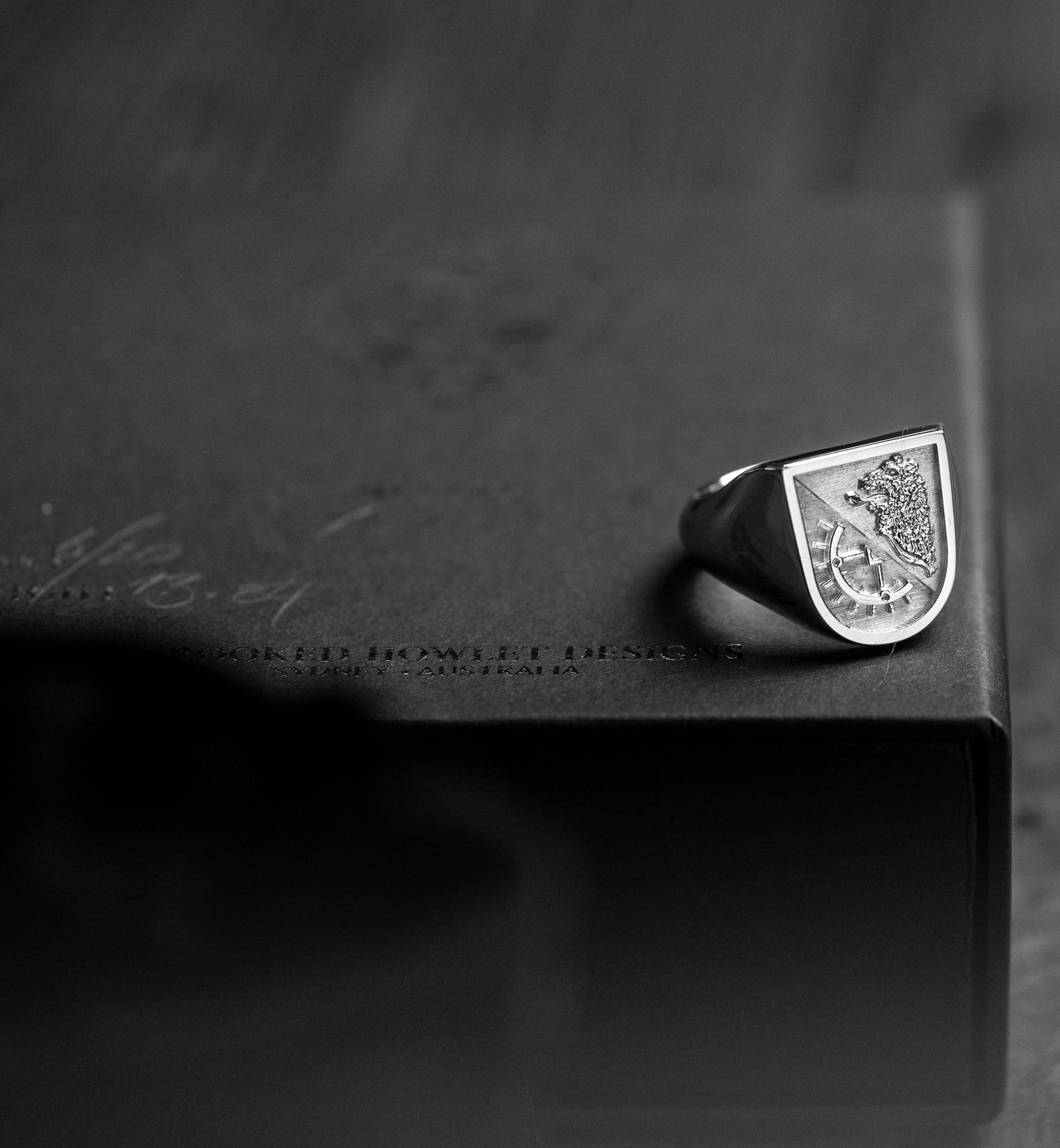 Shield Signet w/ Family Emblem - Howlet