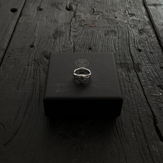 The Curved Messenger w/ Black Diamond