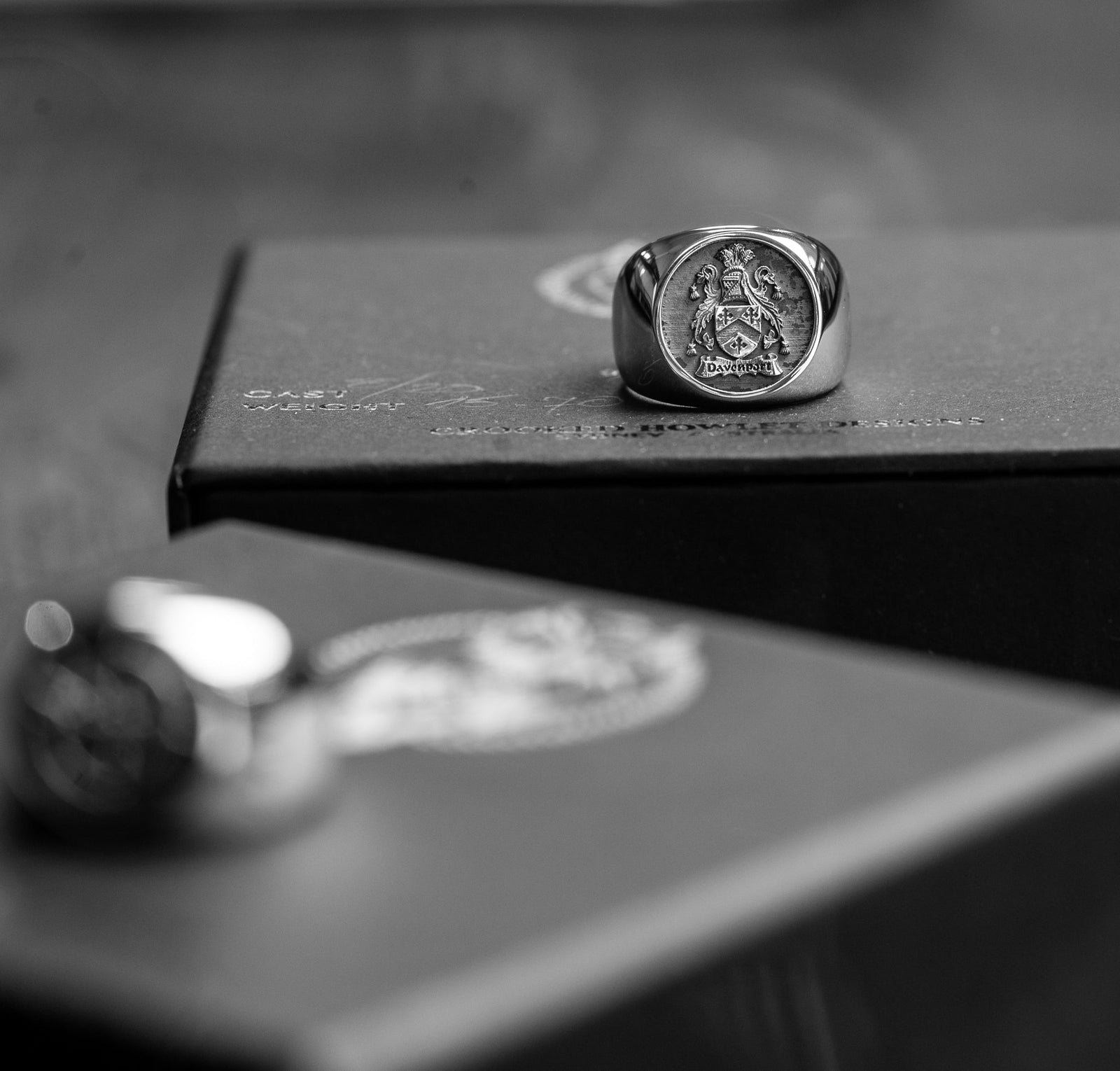 Modern Round Signet w/ Family Crest - Howlet