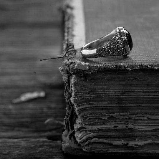 The Oval & Onyx II | IN STOCK