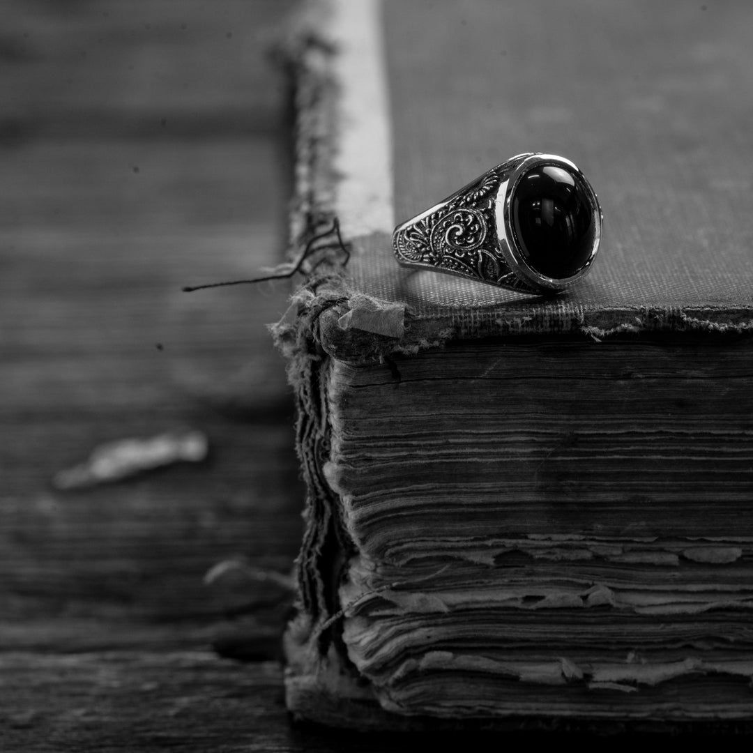 The Oval & Onyx II | IN STOCK