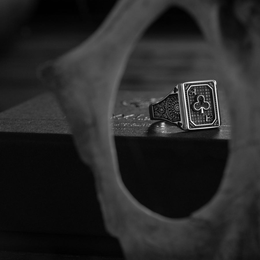 The Ace Of Clubs Signet – Howlet