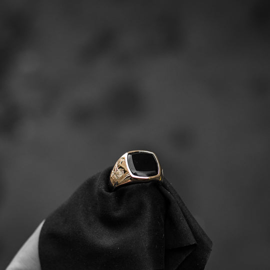 THE SWALLOW CUSHION GOLD ONYX All Rings